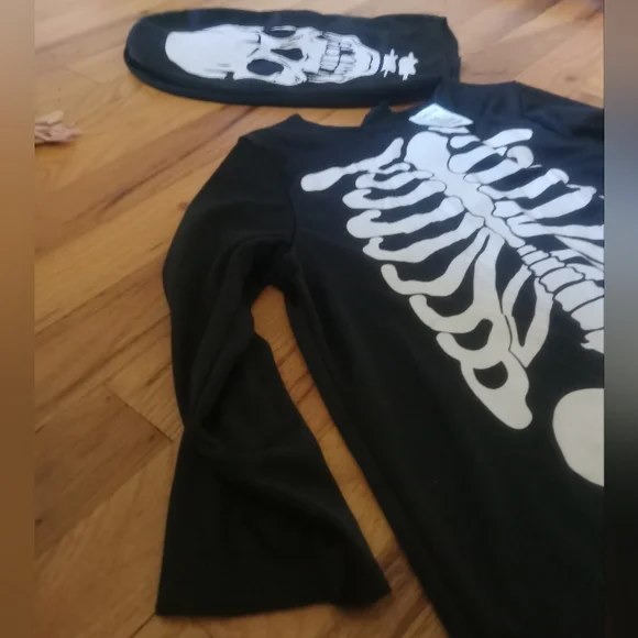 Skeleton Costume 5-6 year old - Picture 4 of 5